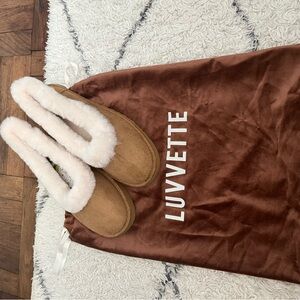 LUVVETTE Tan Slippers with White Fur Lining